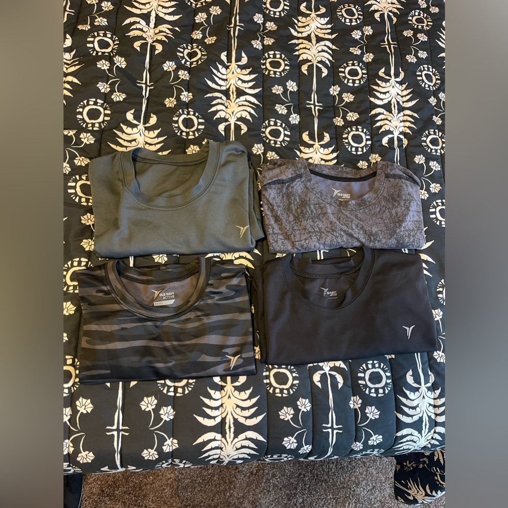 Bundle (4) active t shirts